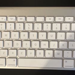 Apple Bluetooth Keyboard 