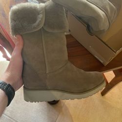 Women’s Ugg Kara Boots Size 7