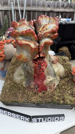 Clicker Bust – The Last of Us – Hand Painted – Resin Sculpture – Horror Collectible