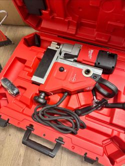 Milwaukee 13 Amp 1-5/8 in. Magnetic Drill Kit