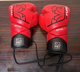 Boxing gloves