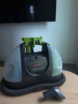 Portable carpet cleaner