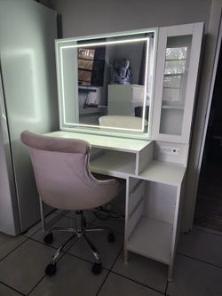 Desk with mirror