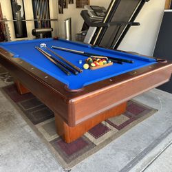 Classy 8’ Olhausen Pool Table - Brand New Felt - Can Deliver!