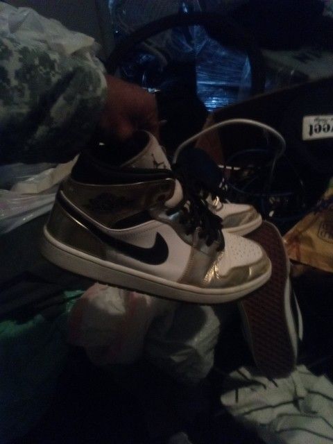 Nikes Gold Vintage Collectors Dream