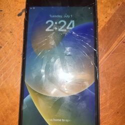 Cracked iPhone 8 Plus 