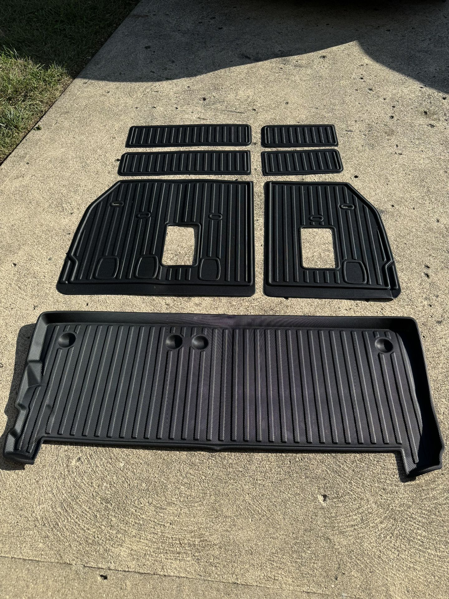 2021-2024 Toyota Sienna All Weather cargo liner and Backrest mats