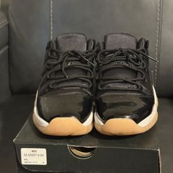 Jordan 11 Peach Coral 