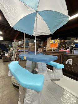 Sun & Fun Picnic Table with Umbrella