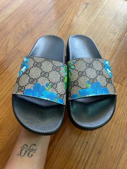 Women’s Slides-Size 7