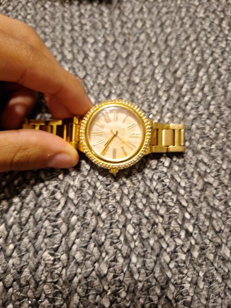 Amazing Beautiful Watch From Michael Kors Selling For Cheap