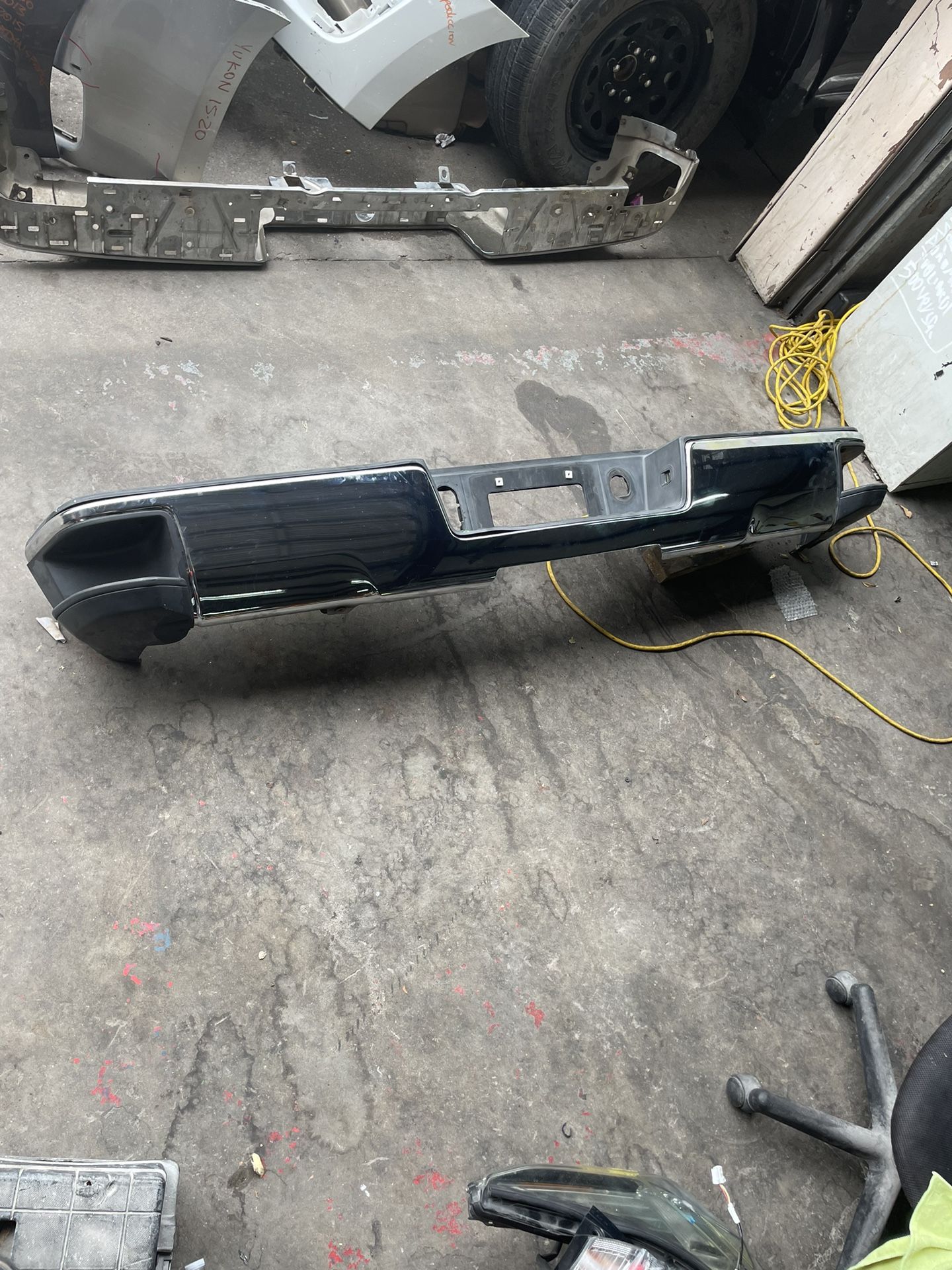 2014-2018 CHEVROLET SILVERADO BACK BUMPER OEM