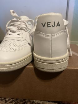 Selling New In Box Veja V-10 Sneakers In 11 1/2