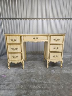 7 Drawer Vanity Table