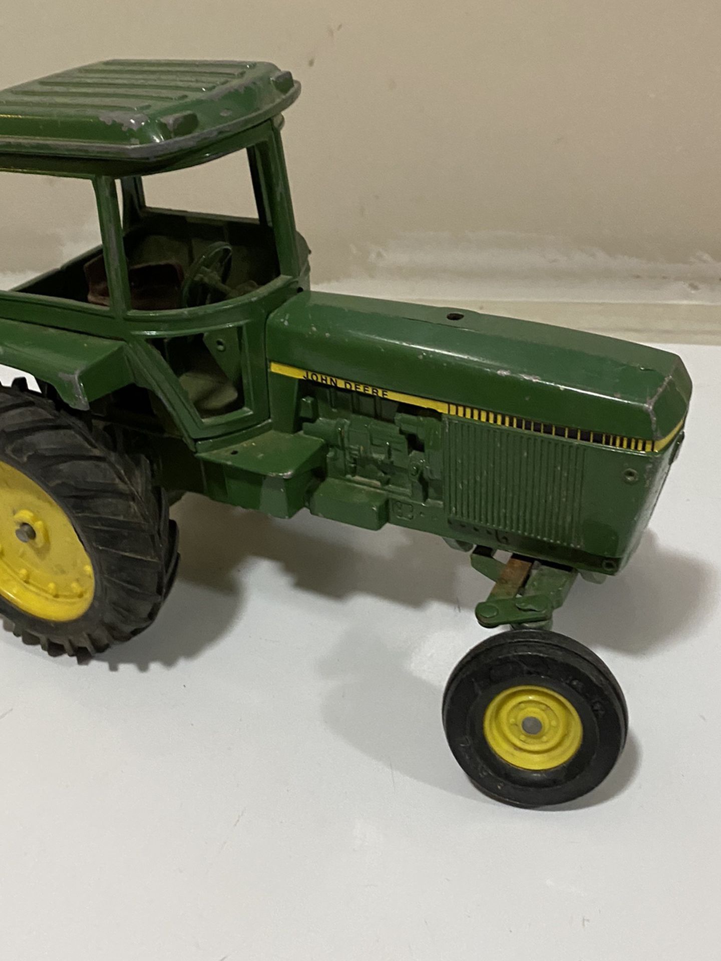 Vintage John Deere Farm Tractor 1/16 Scale