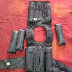 WEIGHT VEST  GOOD CONDITION    WEIGHT BAGS REMOVABLE 
11525 S HALSTED DUNKIN DONUTS/7111.S WESTERN WALGREENS 
25$  CASH ONLY AS IS 