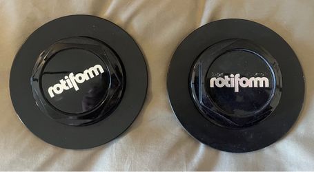 Rotiform Center Cap Assemblies with Outer Plates