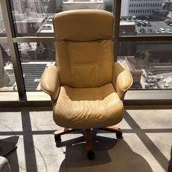 Scandinavian Designs Genuine Leather Executive Office Chair – Reclining, Adjustable Height (Excellent Condition)