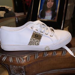 huh tvivl ost Guess Shoes Size 7 for Sale in Mesa, AZ - OfferUp