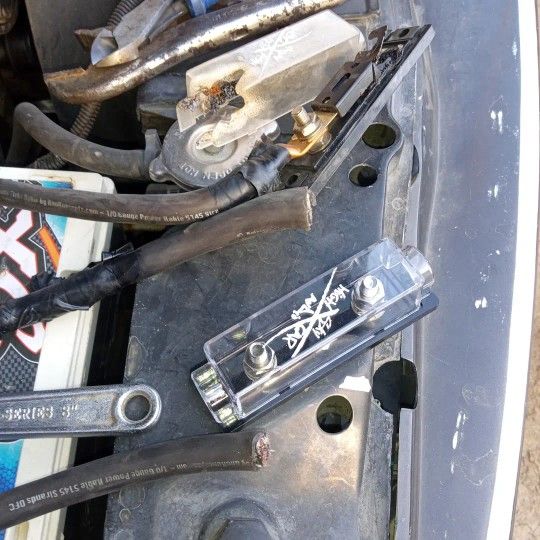 Amp And Car Stereo Installs Mobil