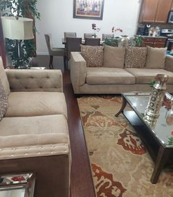 2-piece sofa and loveseat set