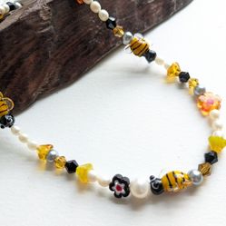 Lampwork glass bee necklace, summer bee glass necklace, yellow bumblebee necklace, bee yourself graduation gift, bumblebee pearl bracelet
