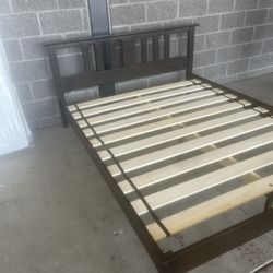 Queen paclage bed frame and nice copper gel mattress is new 