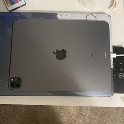 IPAD 11 PRO 2ND GEN ENTIRE SCREEN CRACKED 600$