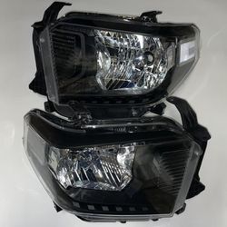  14-18 Toyota Tundra Black housing with clear reflector headlights