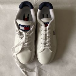 New Women’s Tommy Hilfiger Sneakers, Size 10M