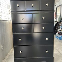 Ashley Dresser In Good Condition 