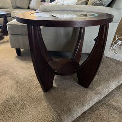 2 End Tables 