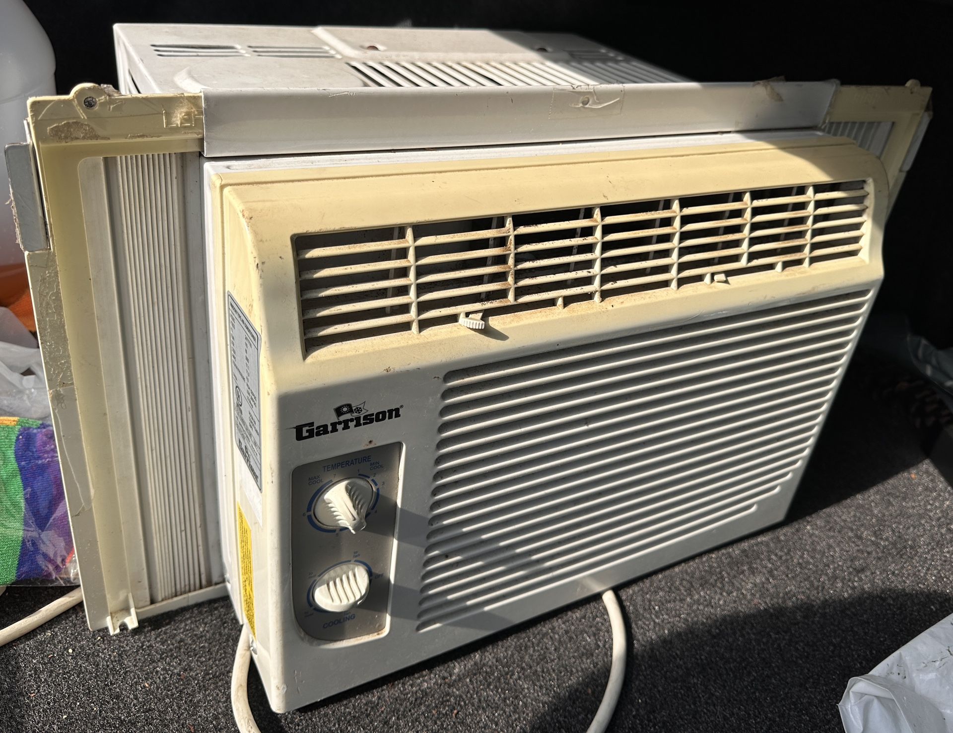 🧊 Garrison 5,000 BTU Window AC – Energy Efficient & Great Condition!