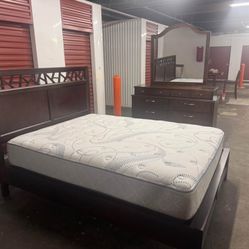 Queen size Bed room set w Mattress & Box Spring 