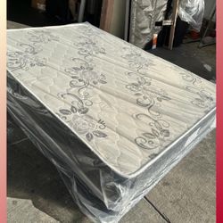 Queen size mattress/ Colchon