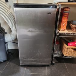 Small Under Counter Refrigerator 