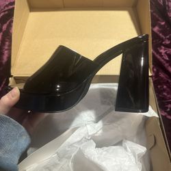 Shoedazzle Woman’s 7.5 Block Heel Patent Look Chunky Sandal Y2K Bratz Style