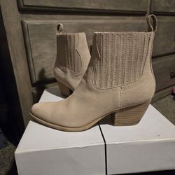 Dolce Vita Tan Suede Western Booties