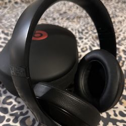 Beats Wireless Studio3 Black Headphones *FIRM PRICE*