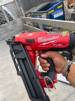 Milwaukee Fuel cordless framing nailer, Degree 30