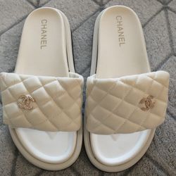 Chanel White Quilted Slides Women's Size 10 for Sale in Brooklyn, NY -  OfferUp