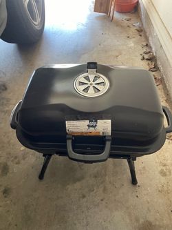 Portable charcoal grill