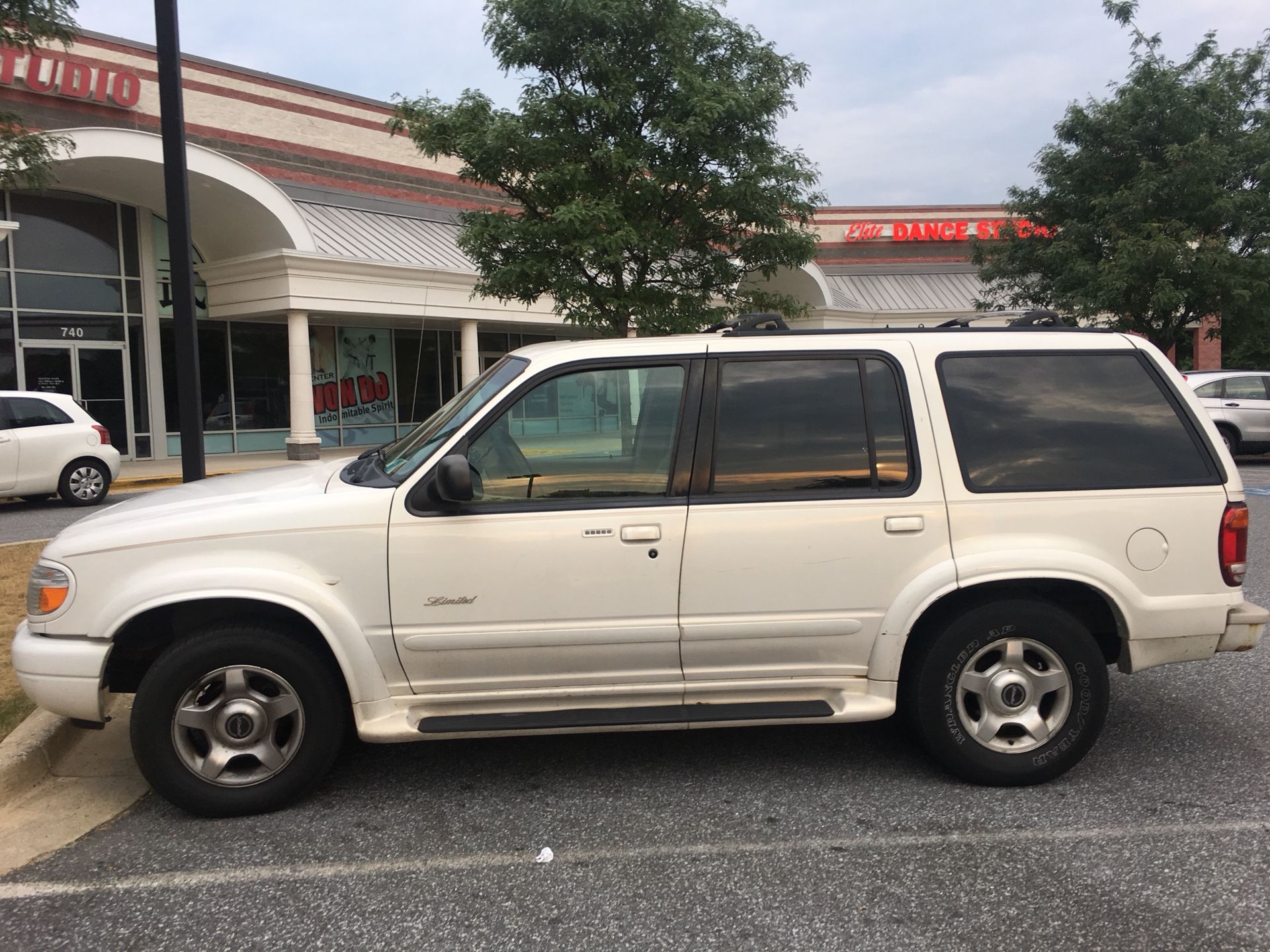 2000 Ford Explorer