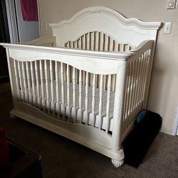 Baby Crib And Matching Dresser Combo