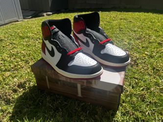 Air Jordan 1 Retro High OG “Black Toe”