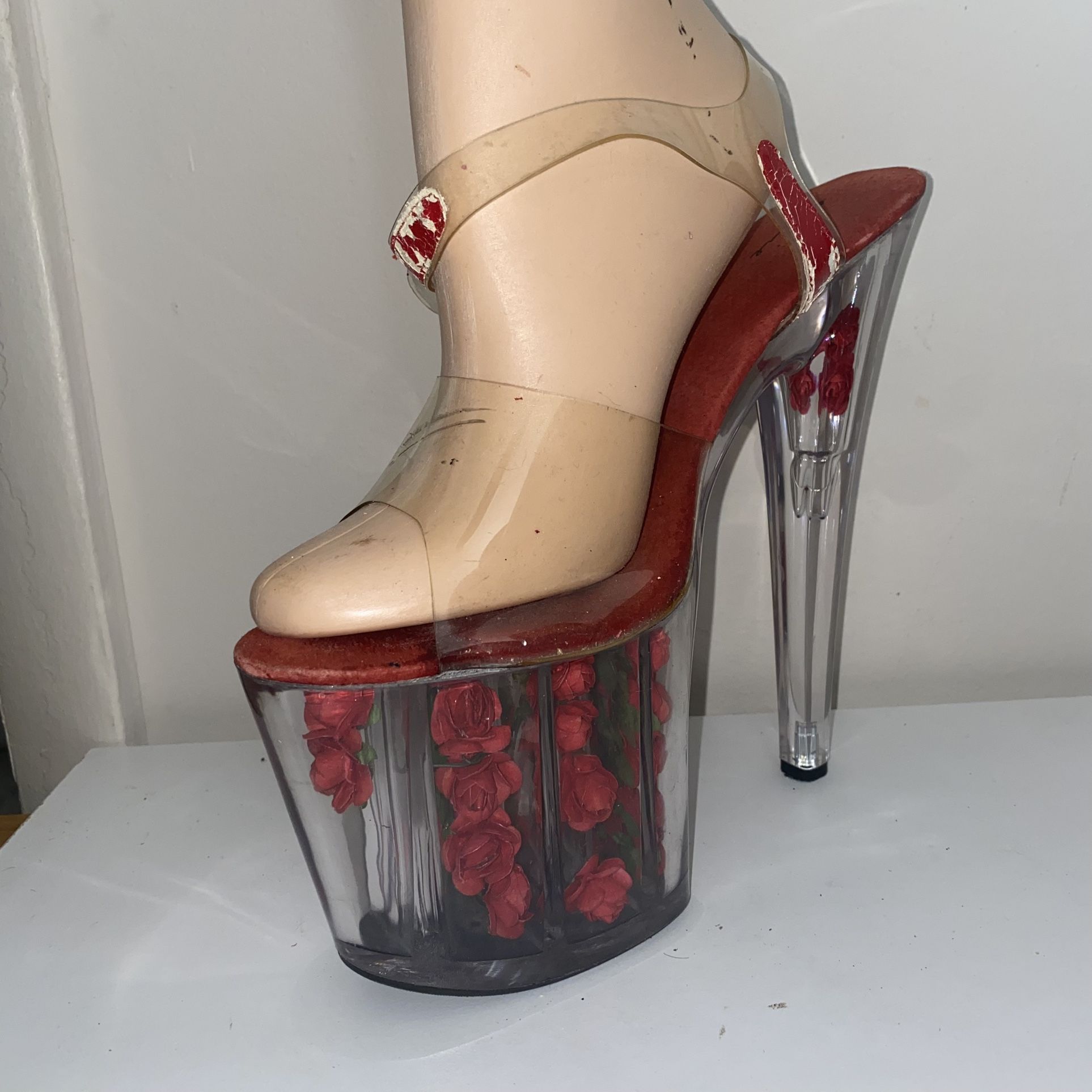 ELLIE Womens Size 11M Clear 8” Stripper Platform Heels with Roses inside the Heels and Platform Good pre-owned condition. Some signs of wear overall,