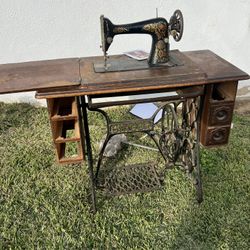 Vintage SINGER SEWING 🧵 MACHINE 