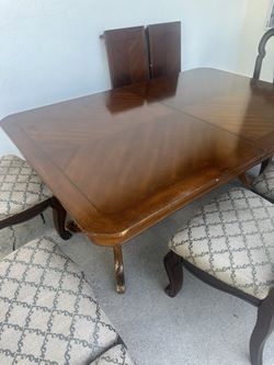dinning table with chairs
