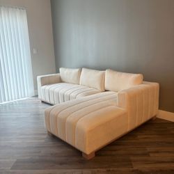 Daals Sectional Sofa
