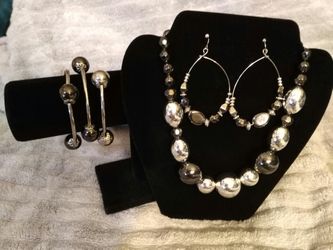 Beautiful silver bead necklace, earrings, & bracelets